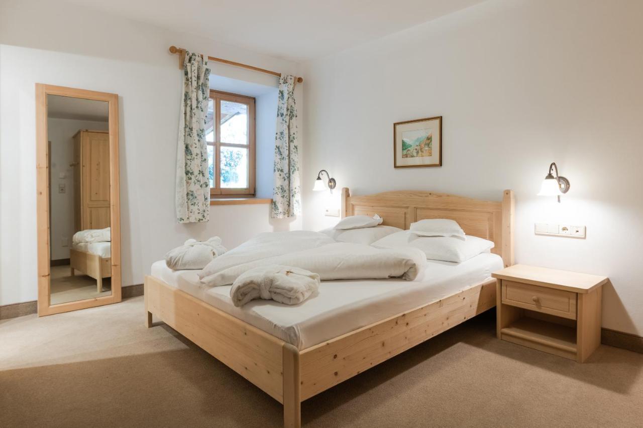 Ferienwohnung Huber unterm Baum Algund Exterior foto