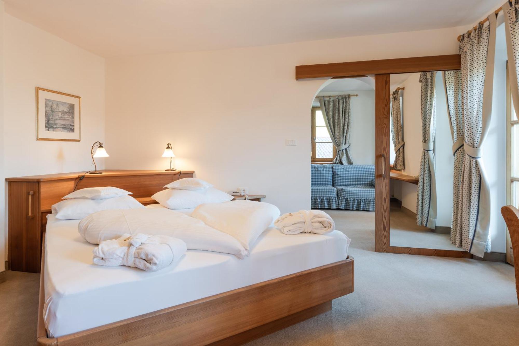 Ferienwohnung Huber unterm Baum Algund Zimmer foto